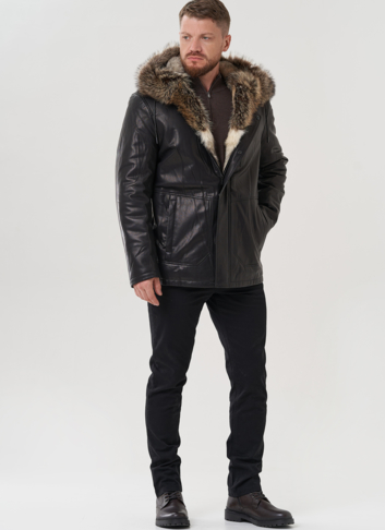 Мужская куртка с капюшоном на мехе из волка