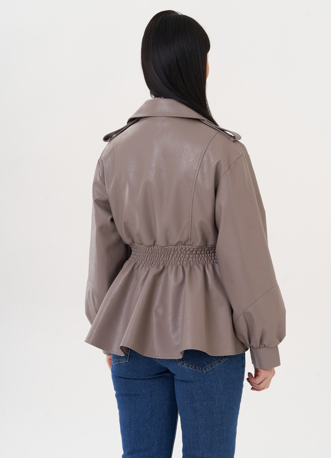 Куртка-косуха из эко кожи бежевого цвета модель № 26969 универмаг малина