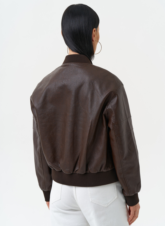 Куртка бомбер из эко кожи коричневого цвета
