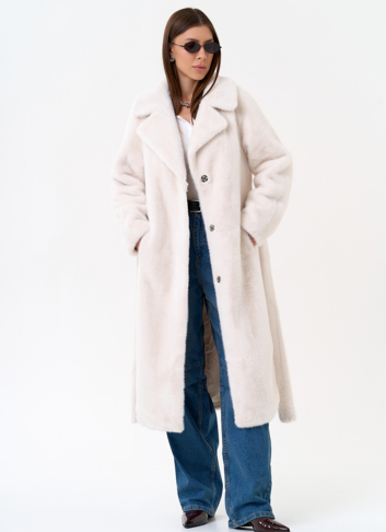 Женское пальто из эко меха с декоративными молниями