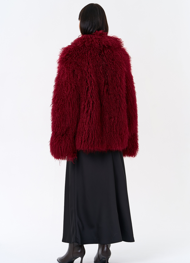 Красная шуба из ламы модель № 31832 в кредит