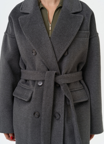 Женское укороченное пальто с поясом