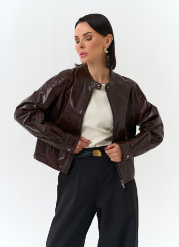 Женская короткая куртка из натуральной кожи