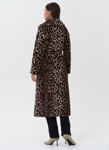 Пальто из эко меха с анималистичным принтом