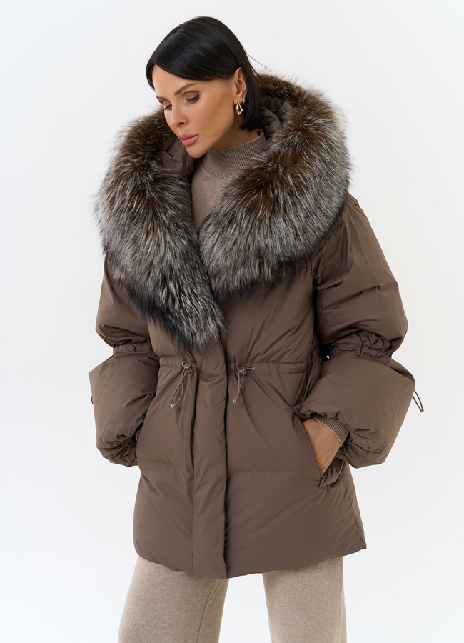 Женский пуховик с капюшоном из меха чернобурки модель № 32016 универмаг малина