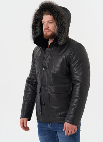 Пуховик из натуральной кожи с мехом енота