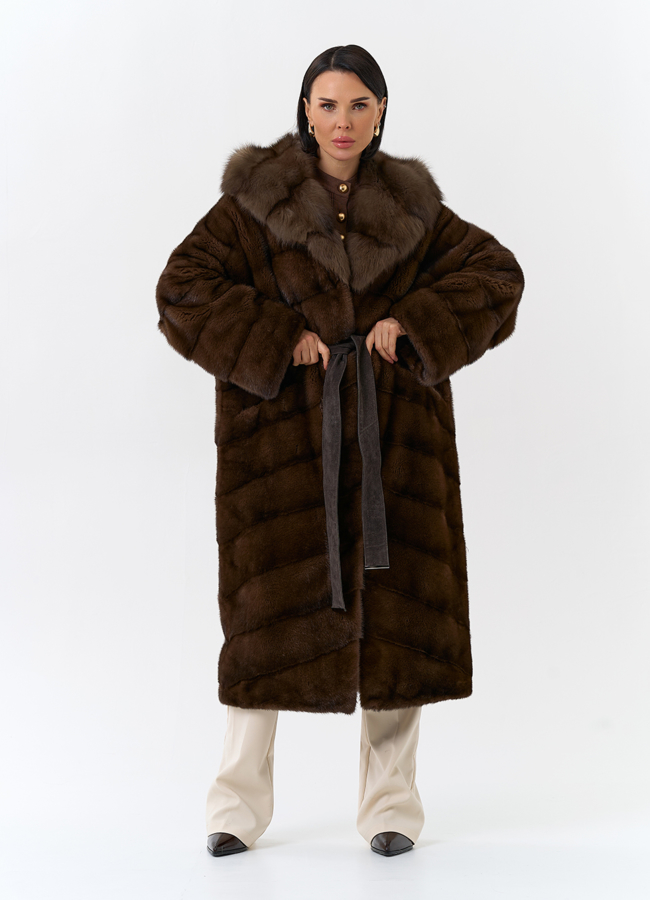 Шуба из меха норки с капюшоном из меха куницы модель № 31965 в кредит