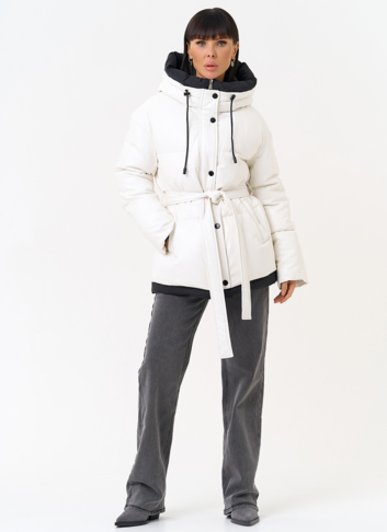 Белый пуховик из эко кожи с поясом