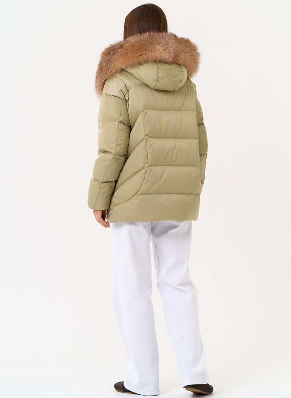 Женский пуховик с отделкой из меха рыжей лисы