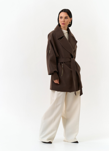 Женское укороченное пальто с декоративными молниями