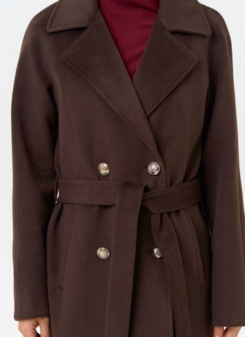 Женское пальто  с акцентными пуговицами