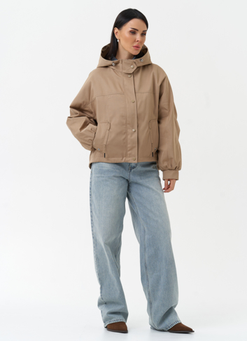 Короткая женская ветровка с капюшоном