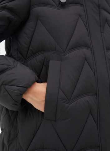 Женский пуховик черного цвета
