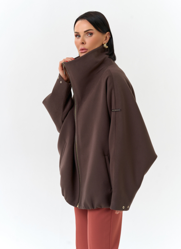 Женское укороченное пальто с высоким воротником