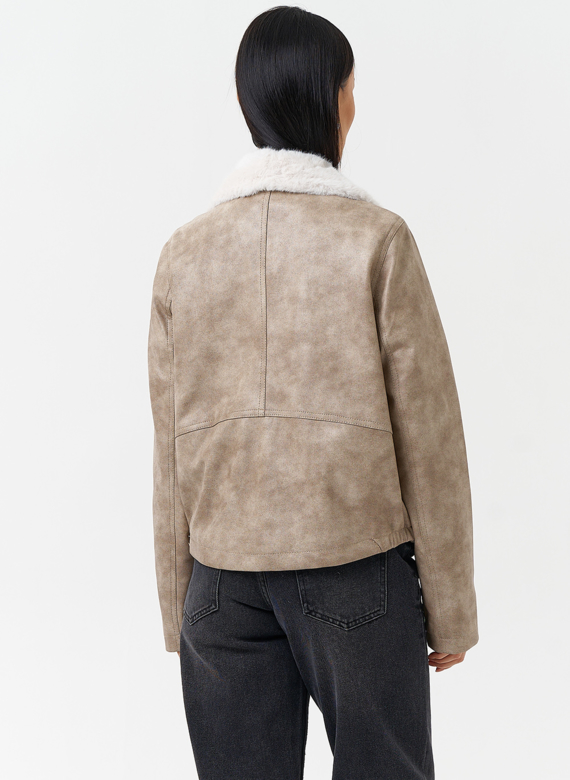 Женская куртка из эко кожи с отделкой из эко меха